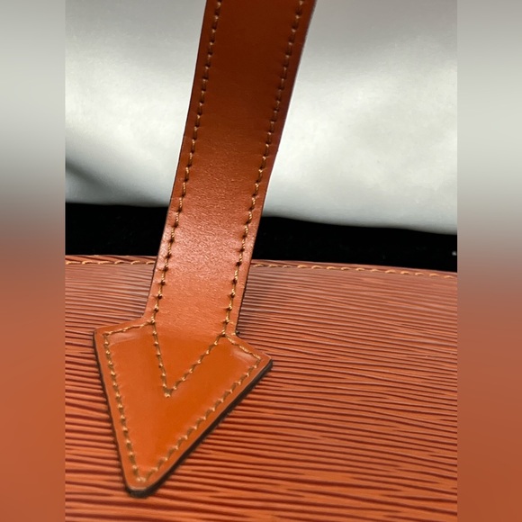 Louis Vuitton
Epi Leather Saint Jacques GM Vintage  SOLD - Picture 3 of 15